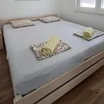 Apartman 1 Bedroom Amazing In Rtina