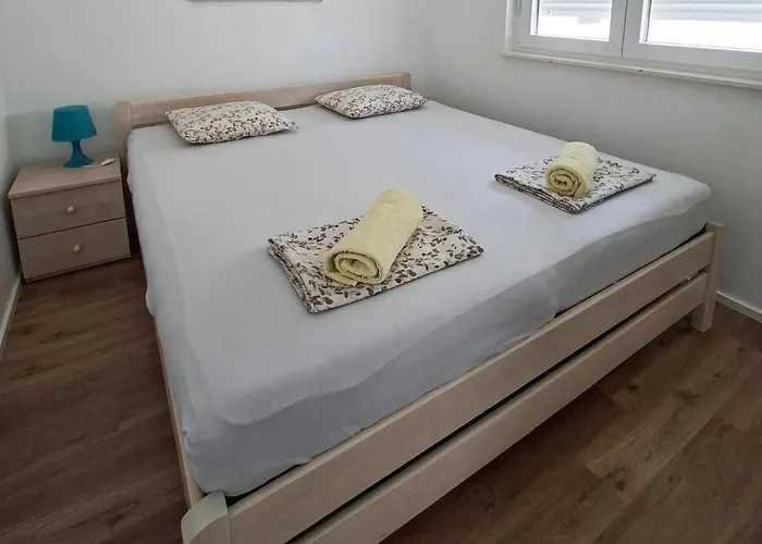 アパート 1 Bedroom Amazing In ルティナ